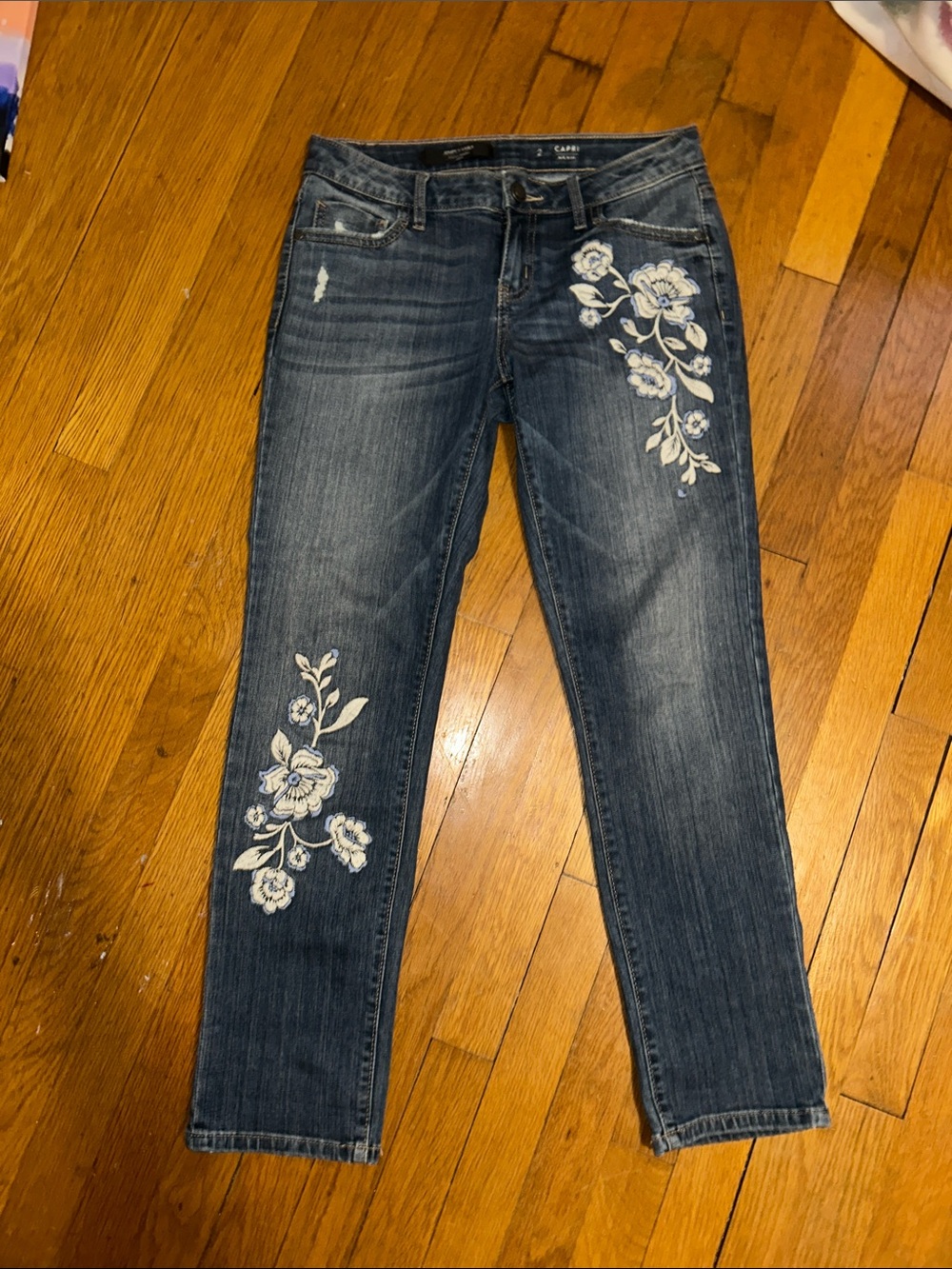 Vera Wang Dark Blue Skinny Jeans with White and Blue Floral Embroidery